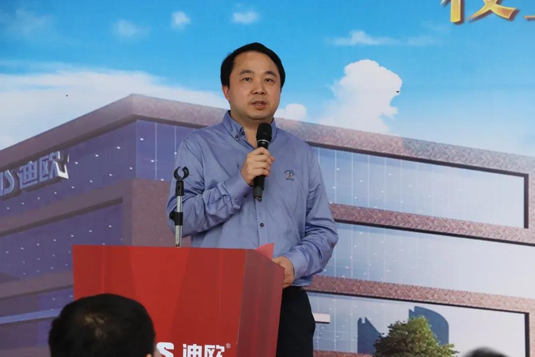 南京林業大學家居與工業設計學院院長徐偉教授致辭