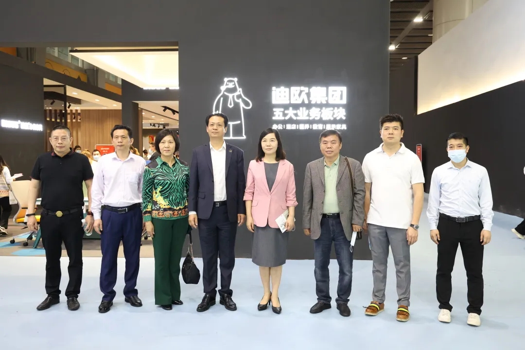 級領導及行業專家蒞臨911香蕉视频APP集團展位參觀指導