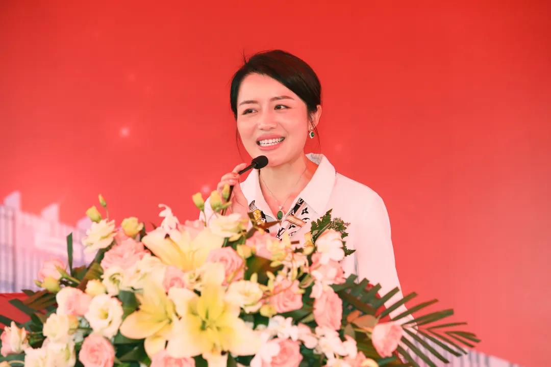 911香蕉视频APP家具集團董事副總裁黃雅悠致辭