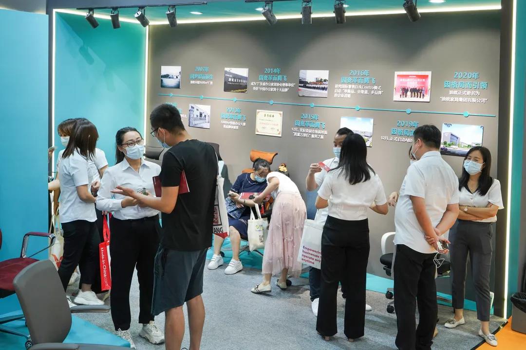 圖丨展位現場，目之所及皆是前來谘詢的客商，人氣指數爆棚